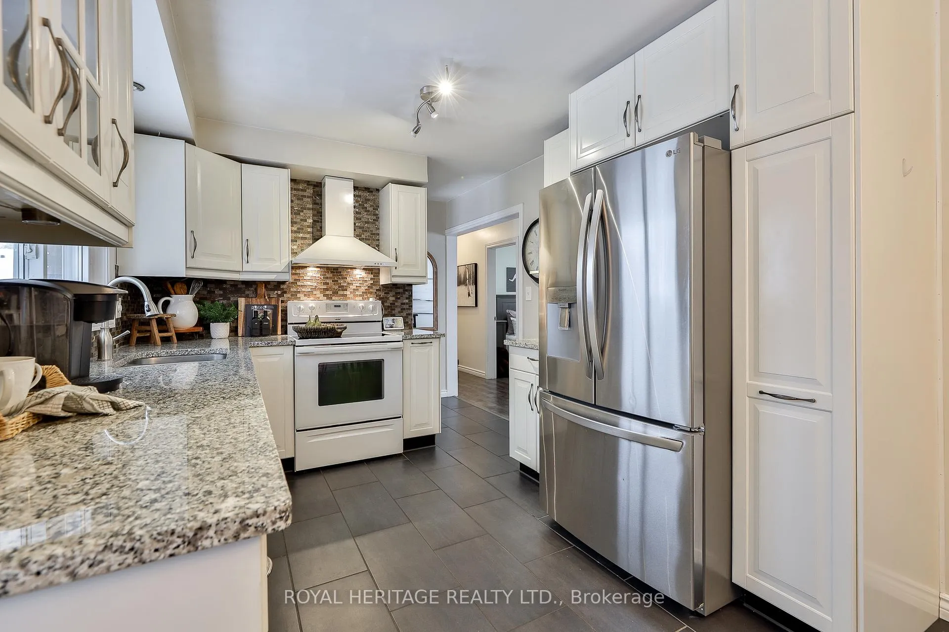 Photo 13 of 906 Dunlop Street E, Whitby, Downtown Whitby — HOMEH