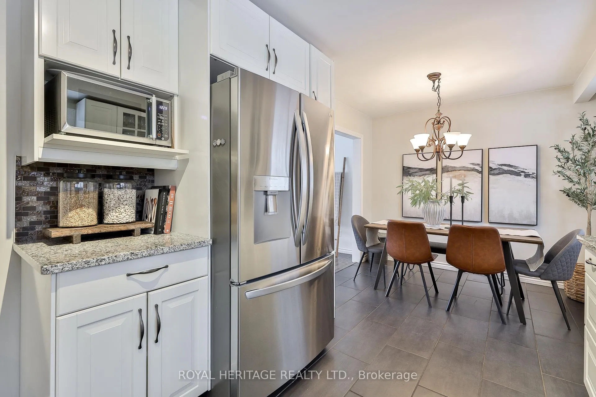 Photo 19 of 906 Dunlop Street E, Whitby, Downtown Whitby — HOMEH