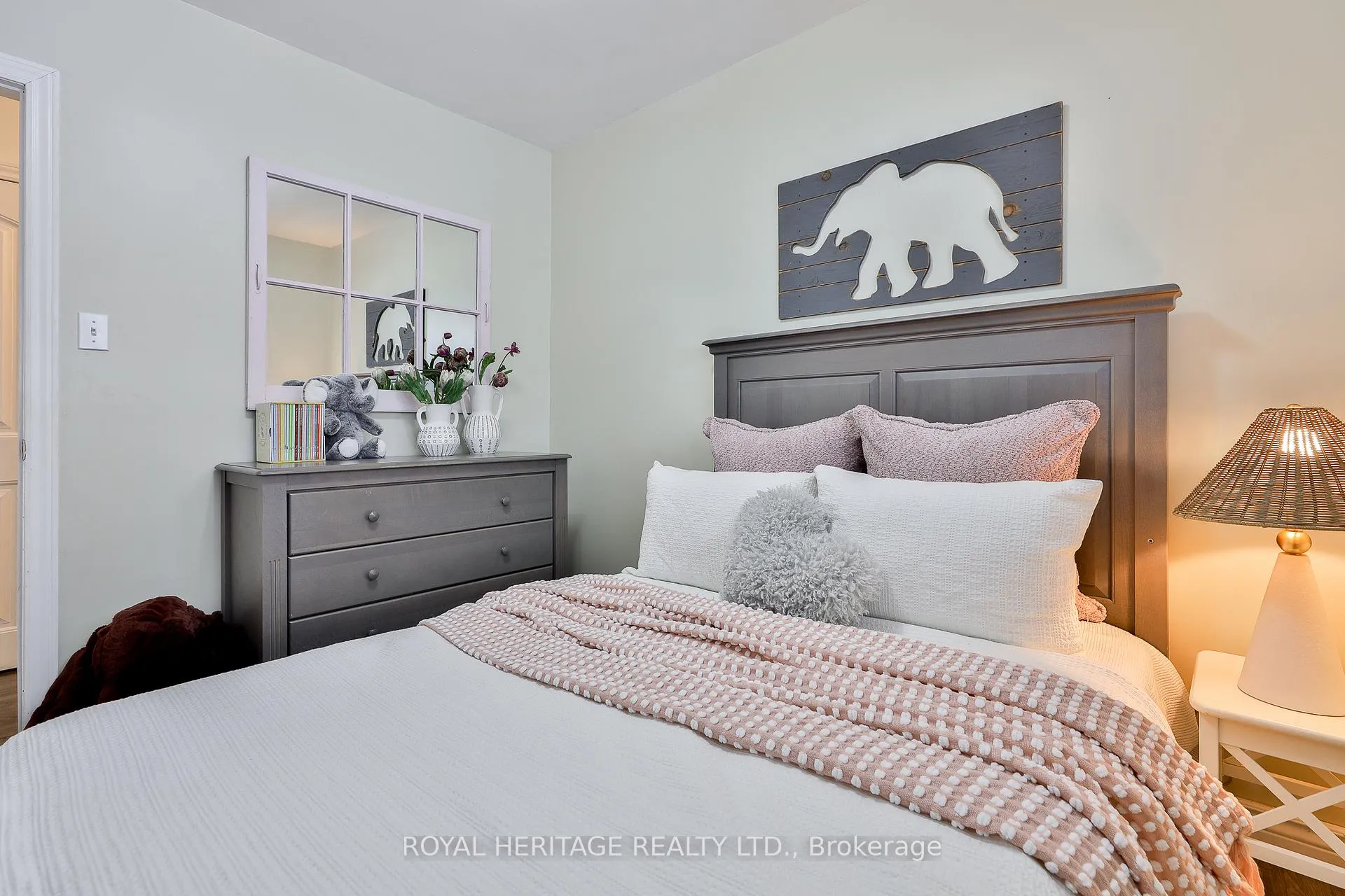 Photo 22 of 906 Dunlop Street E, Whitby, Downtown Whitby — HOMEH