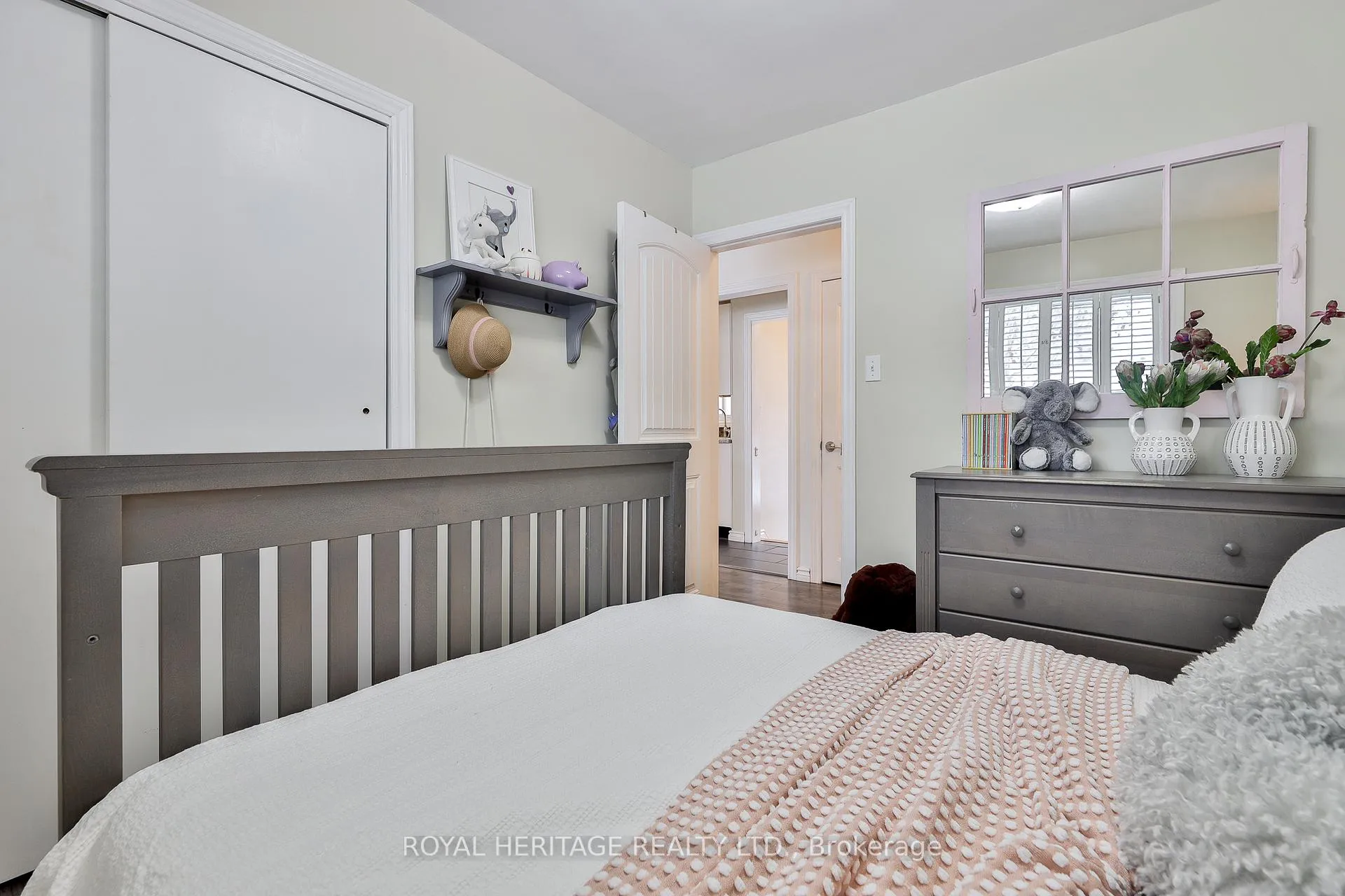 Photo 23 of 906 Dunlop Street E, Whitby, Downtown Whitby — HOMEH