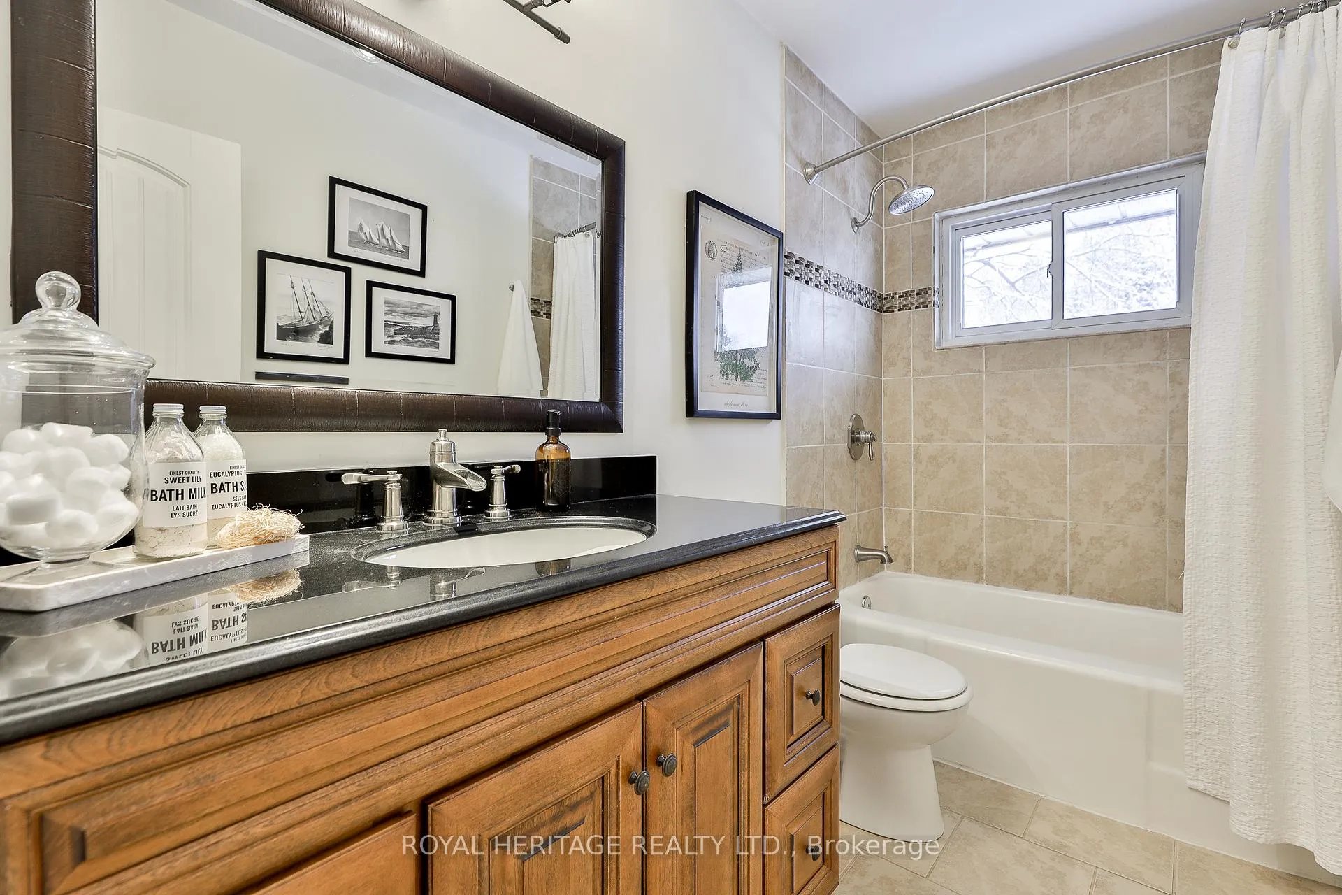 Photo 24 of 906 Dunlop Street E, Whitby, Downtown Whitby — HOMEH