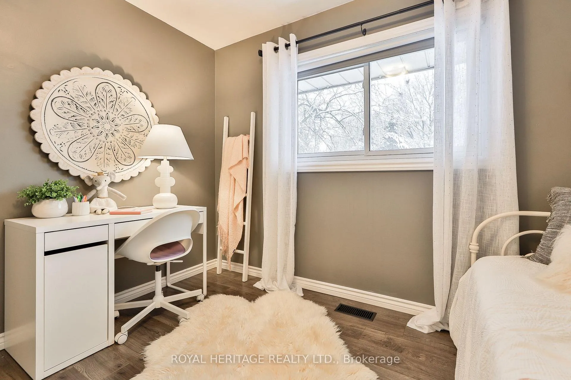 Photo 27 of 906 Dunlop Street E, Whitby, Downtown Whitby — HOMEH