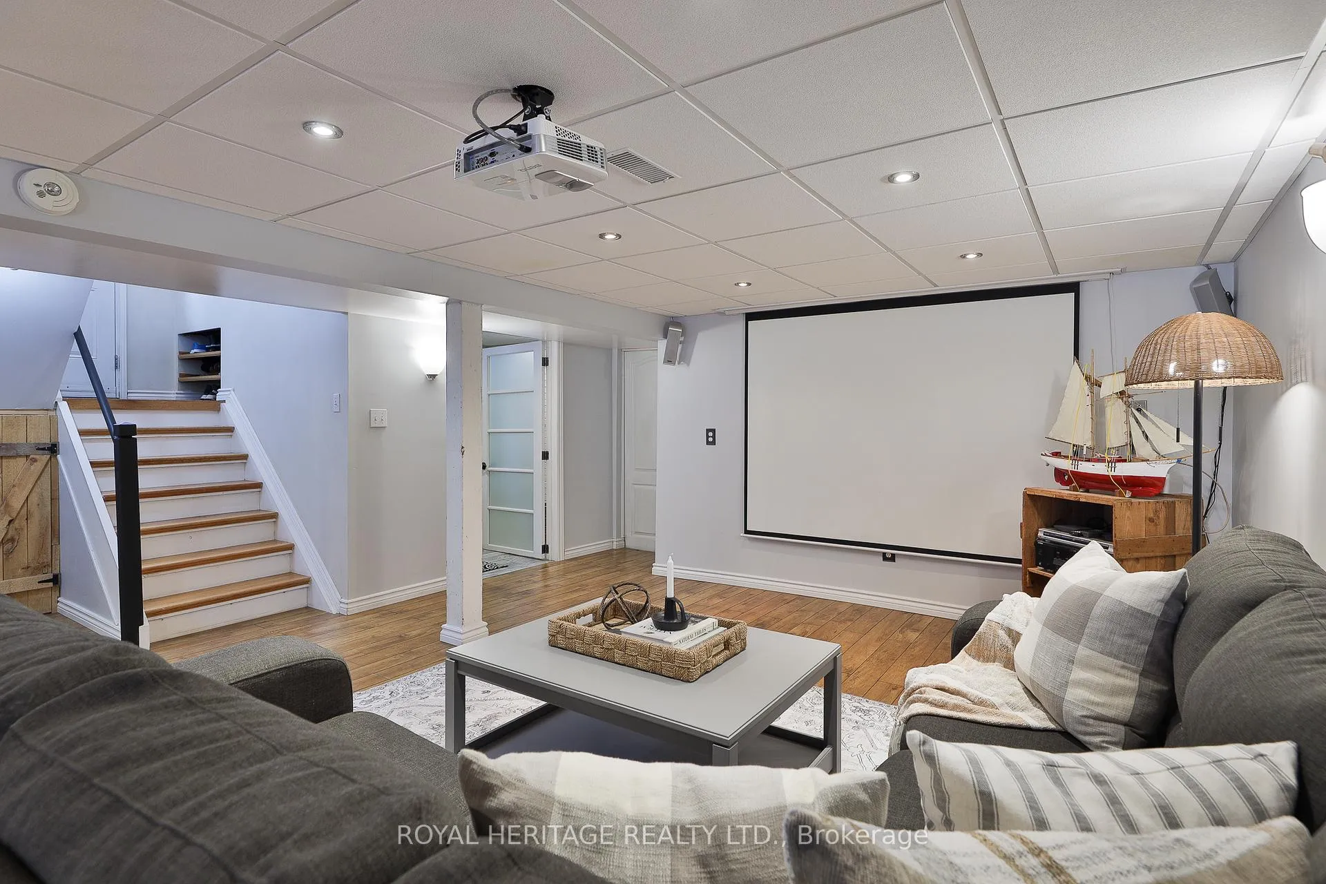 Photo 36 of 906 Dunlop Street E, Whitby, Downtown Whitby — HOMEH