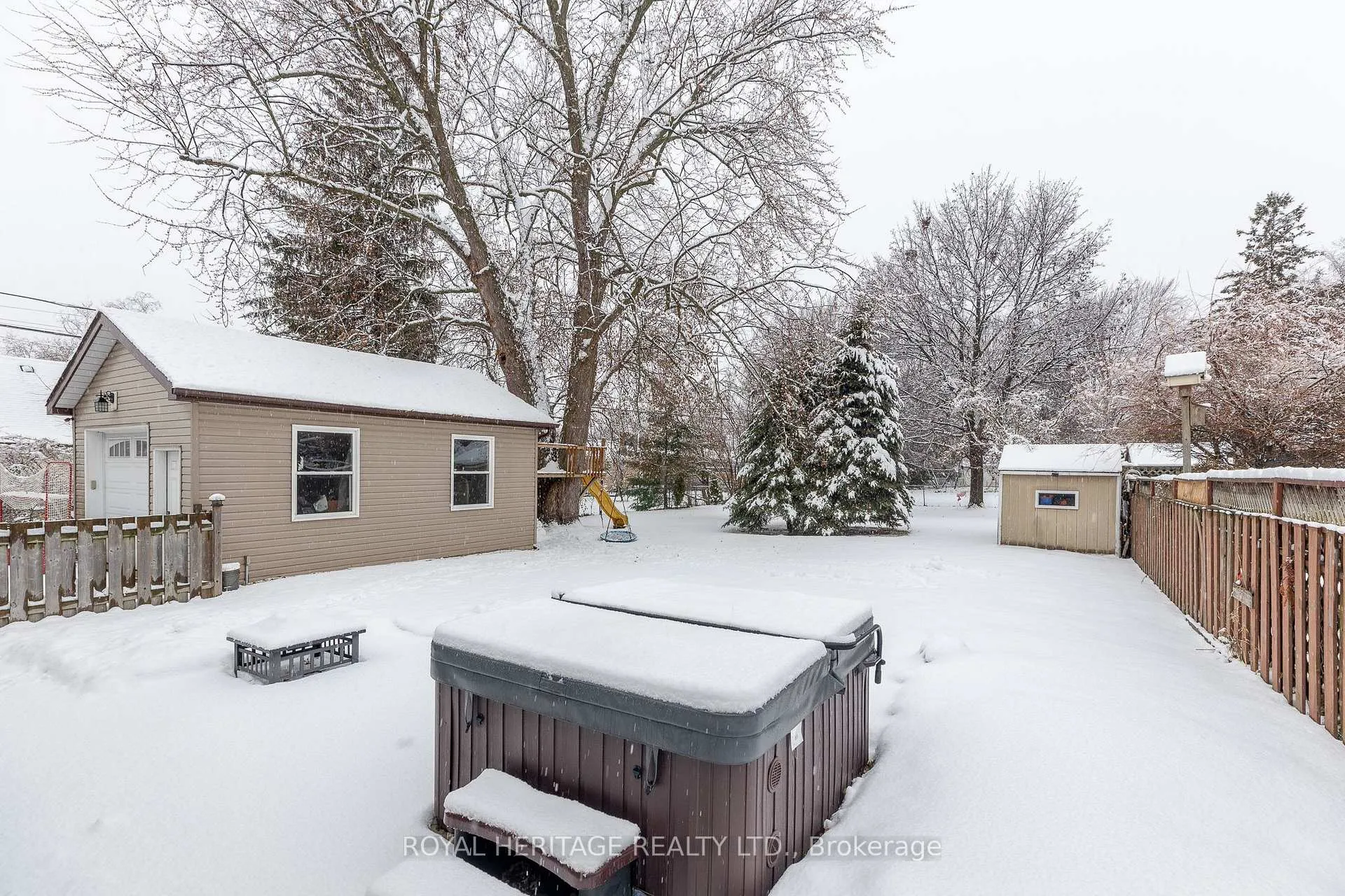 Photo 48 of 906 Dunlop Street E, Whitby, Downtown Whitby — HOMEH
