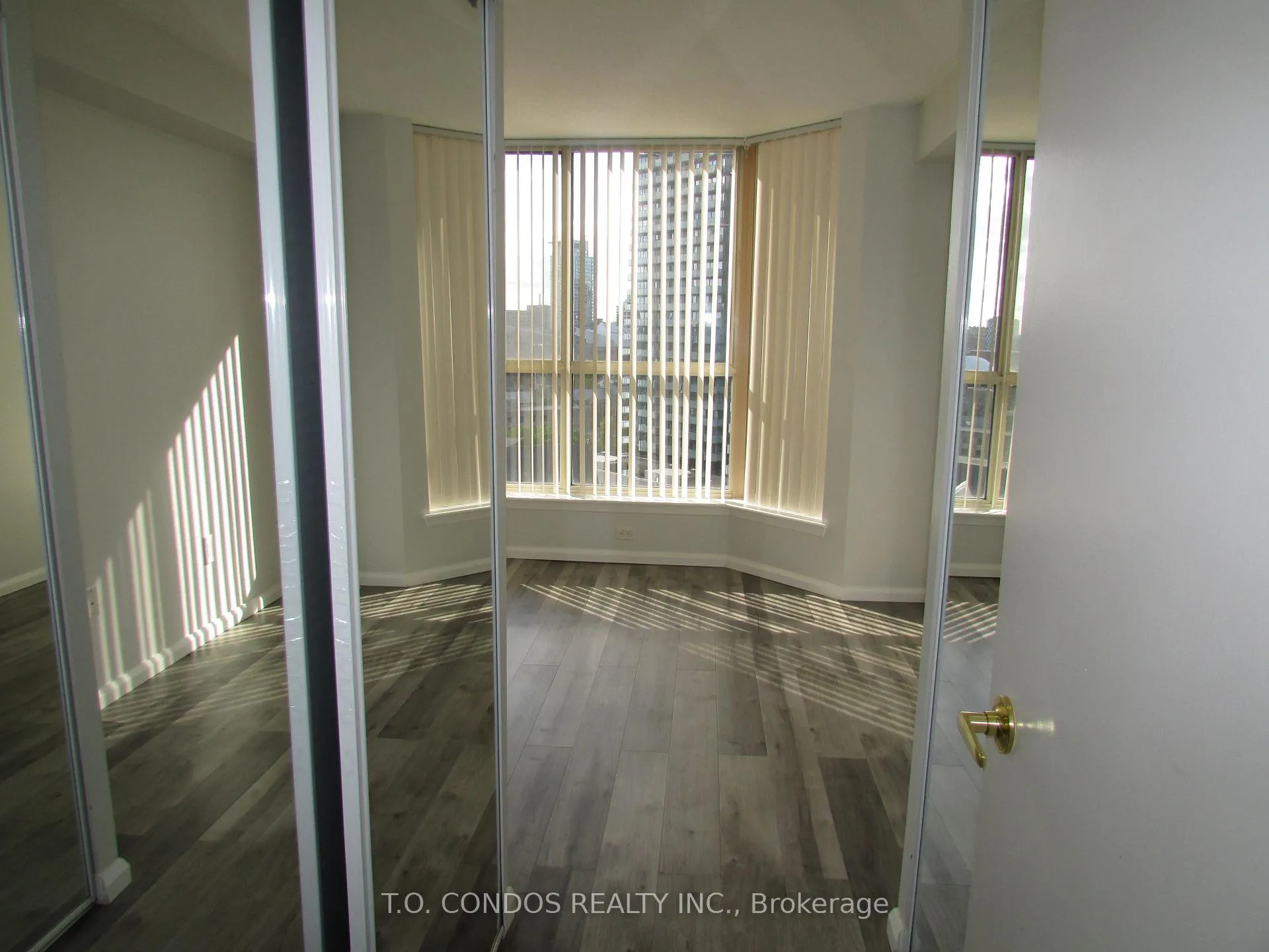 Photo 9 of Unit 1417, 44 St Joseph Street, Toronto, Bay Street Corridor — HOMEH
