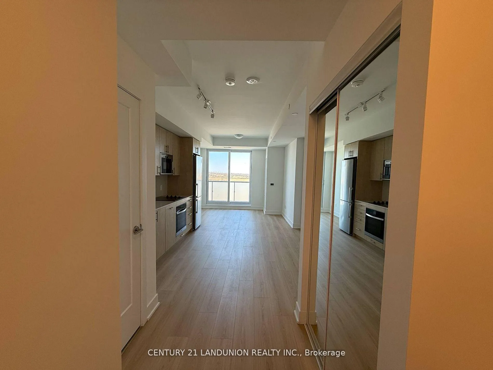 Photo 5 of Unit PH19, 2545 Simcoe Street N, Oshawa, Windfields — HOMEH