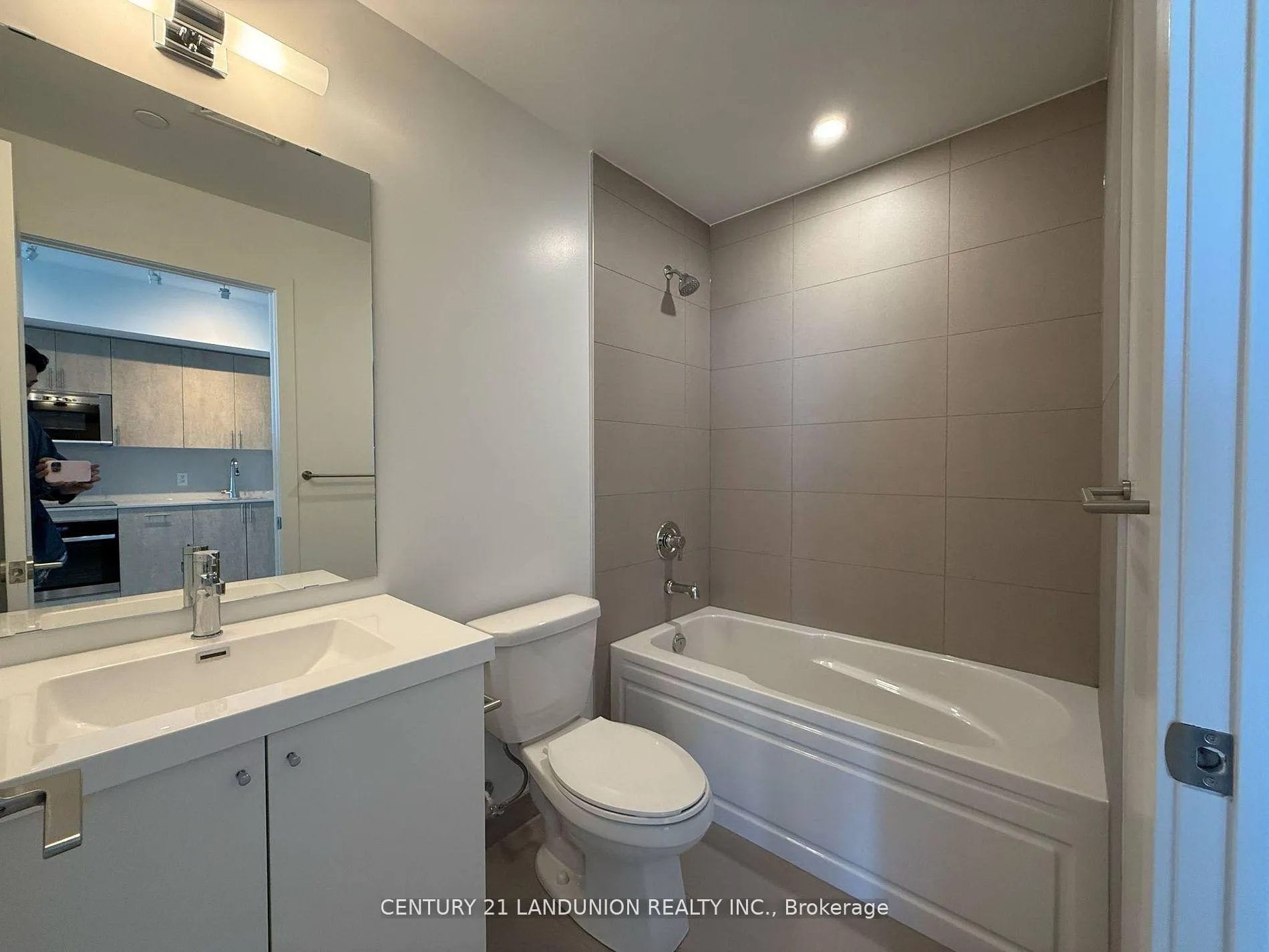 Photo 12 of Unit PH19, 2545 Simcoe Street N, Oshawa, Windfields — HOMEH