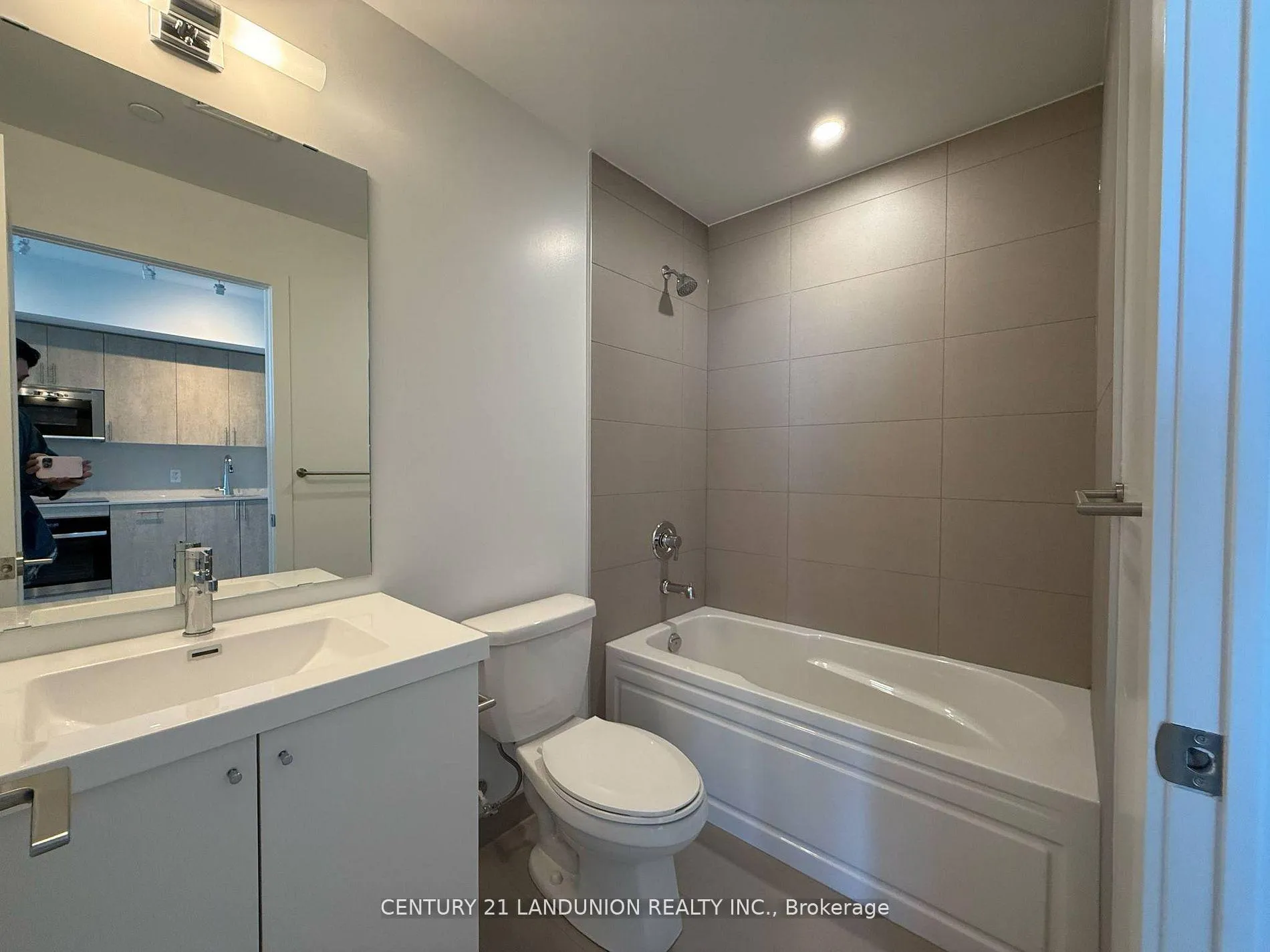 Photo 14 of Unit PH19, 2545 Simcoe Street N, Oshawa, Windfields — HOMEH