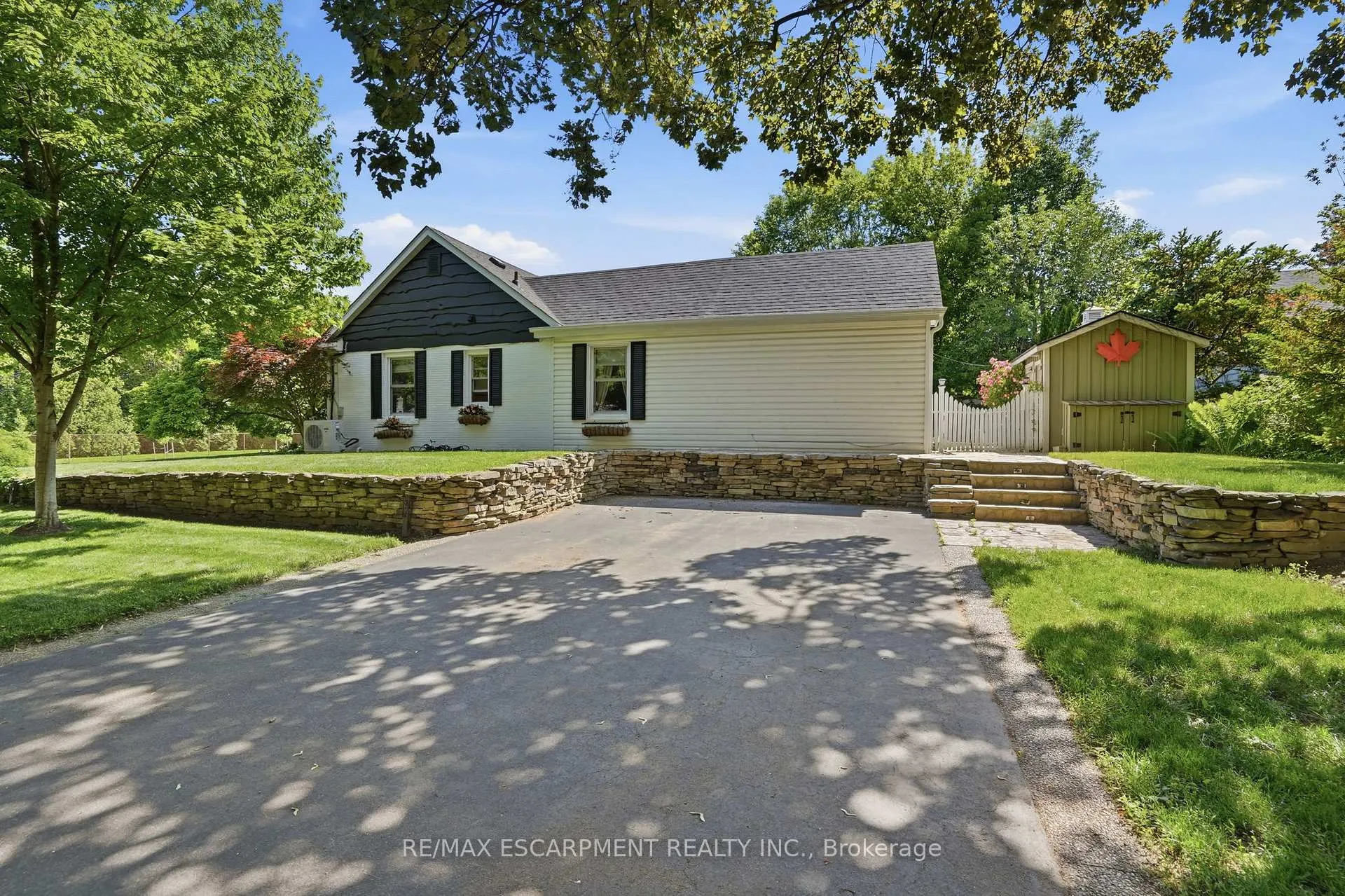 Photo 3 of 549 Ann Avenue, Burlington, LaSalle — HOMEH
