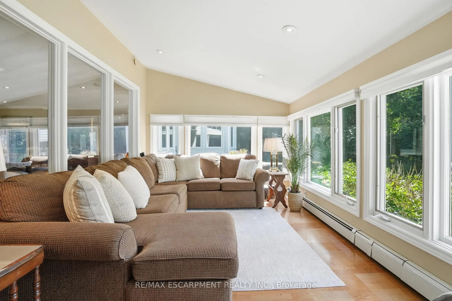 Photo 12 of 549 Ann Avenue, Burlington, LaSalle — HOMEH