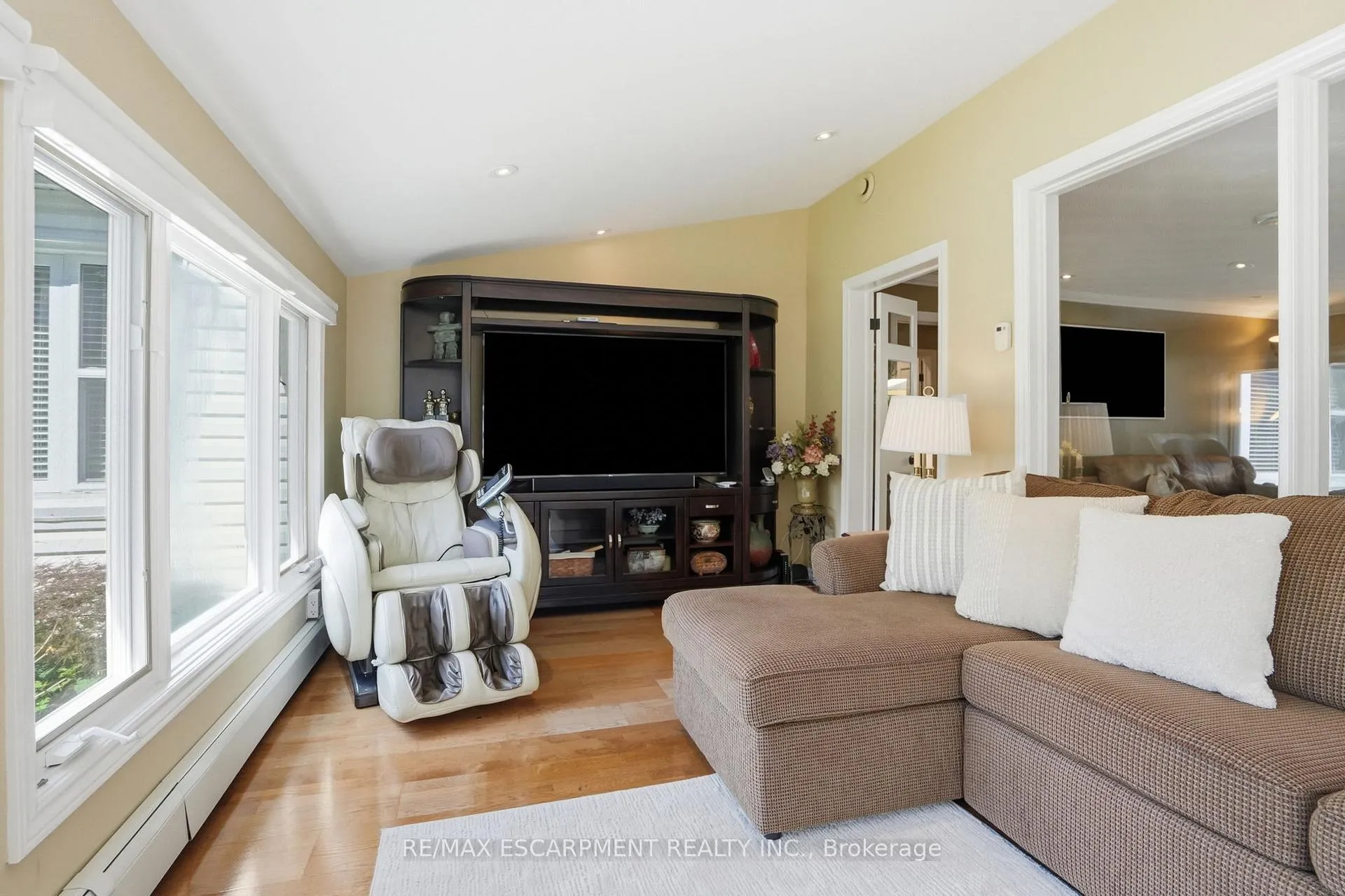Photo 13 of 549 Ann Avenue, Burlington, LaSalle — HOMEH