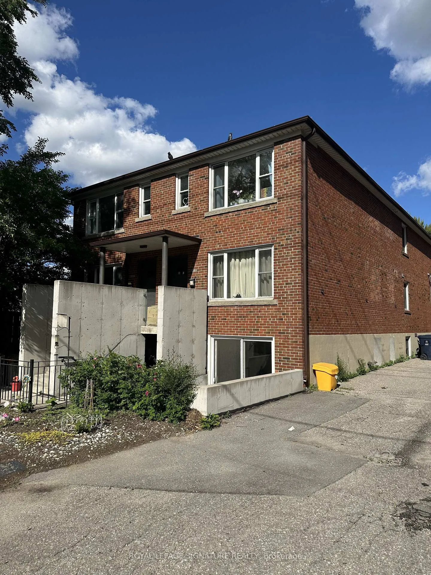 Front of Unit 3, 1089 Broadview Avenue