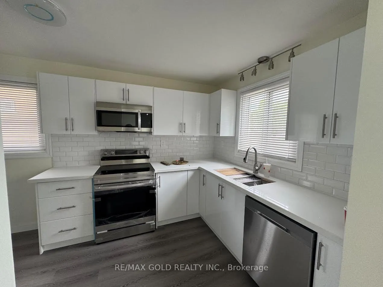 Photo 4 of 6131 Valley Way N, Niagara Falls, Cherrywood — HOMEH