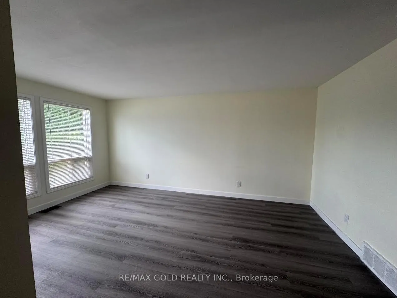 Photo 6 of 6131 Valley Way N, Niagara Falls, Cherrywood — HOMEH