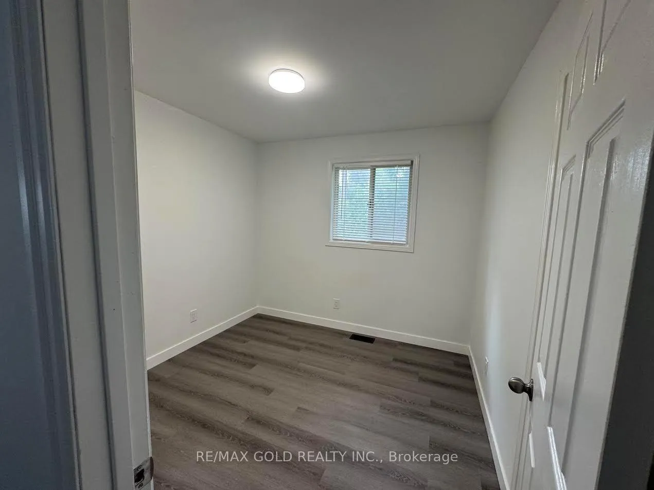 Photo 10 of 6131 Valley Way N, Niagara Falls, Cherrywood — HOMEH