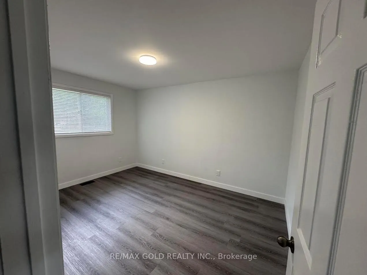 Photo 14 of 6131 Valley Way N, Niagara Falls, Cherrywood — HOMEH