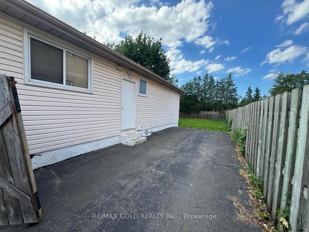 Photo 25 of 6131 Valley Way N, Niagara Falls, Cherrywood — HOMEH