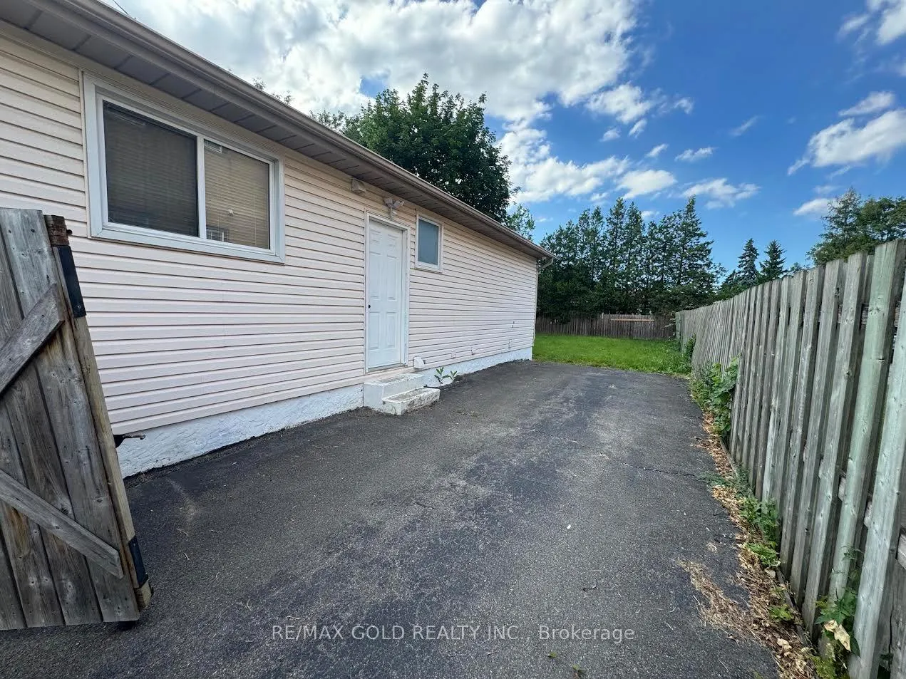 Photo 26 of 6131 Valley Way N, Niagara Falls, Cherrywood — HOMEH