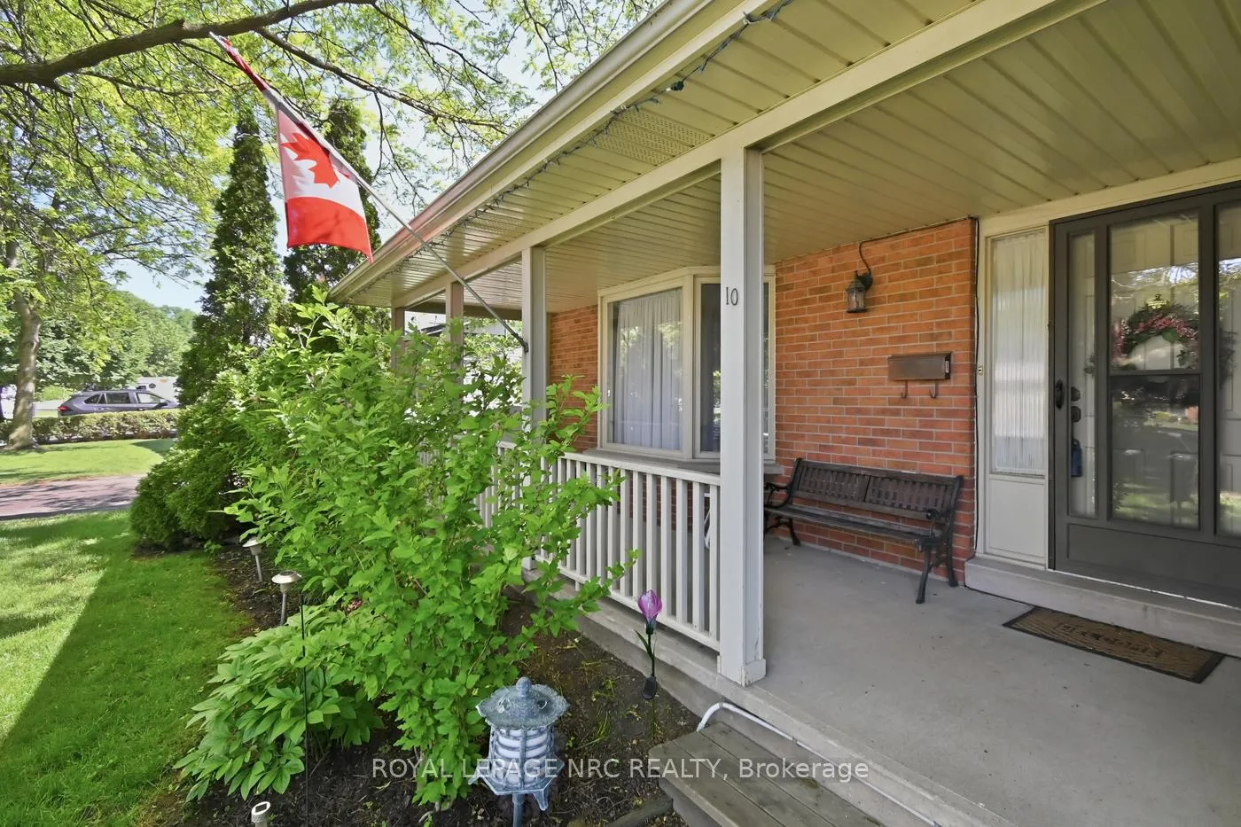 Photo 2 of 10 Jennifer Court, Welland, Prince Charles — HOMEH