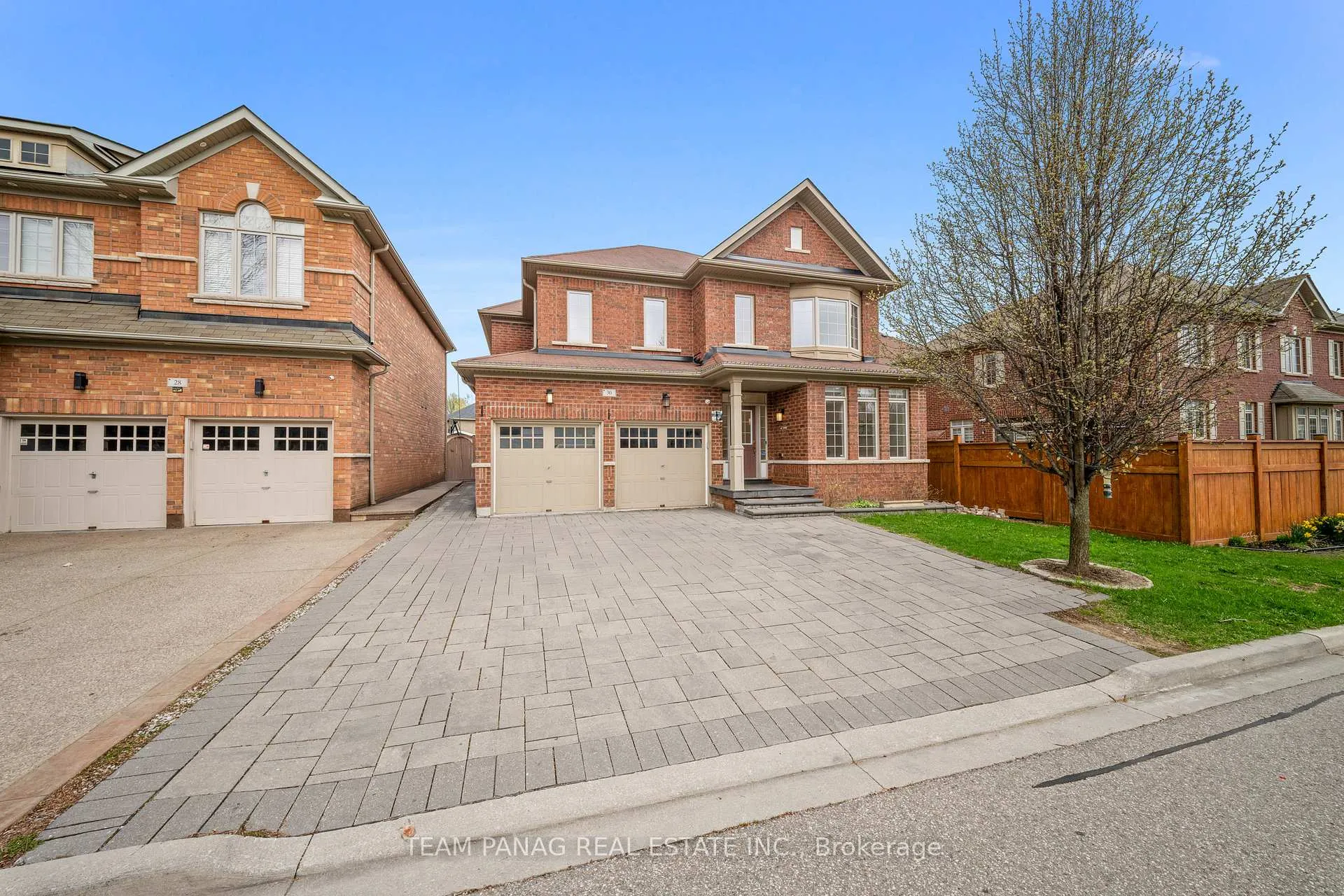 Photo 2 of 30 Overglen Court, Brampton, Credit Valley — HOMEH