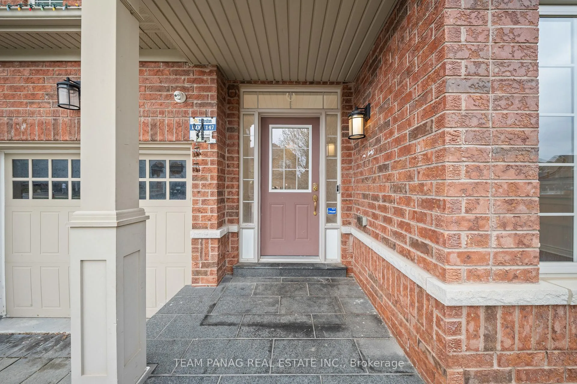 Photo 4 of 30 Overglen Court, Brampton, Credit Valley — HOMEH