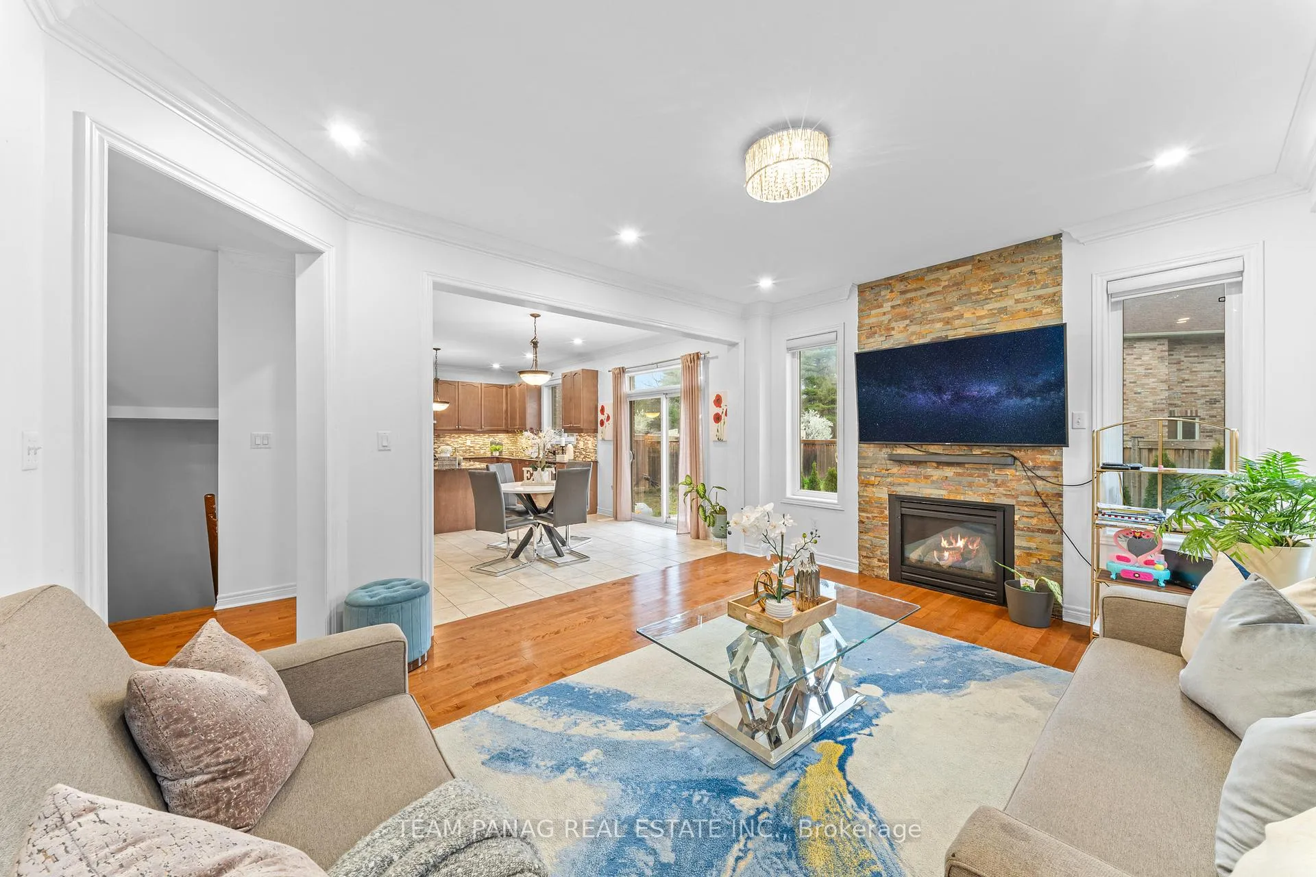 Photo 12 of 30 Overglen Court, Brampton, Credit Valley — HOMEH