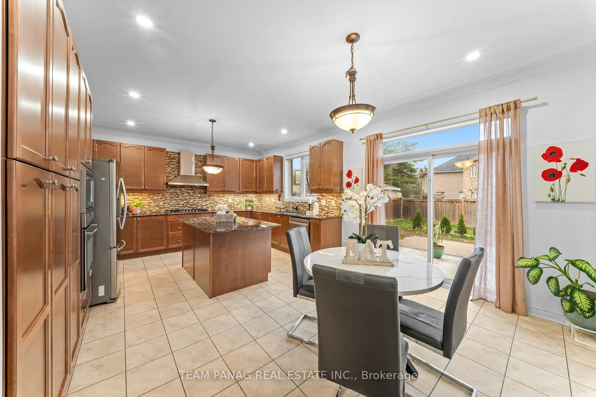 Photo 14 of 30 Overglen Court, Brampton, Credit Valley — HOMEH