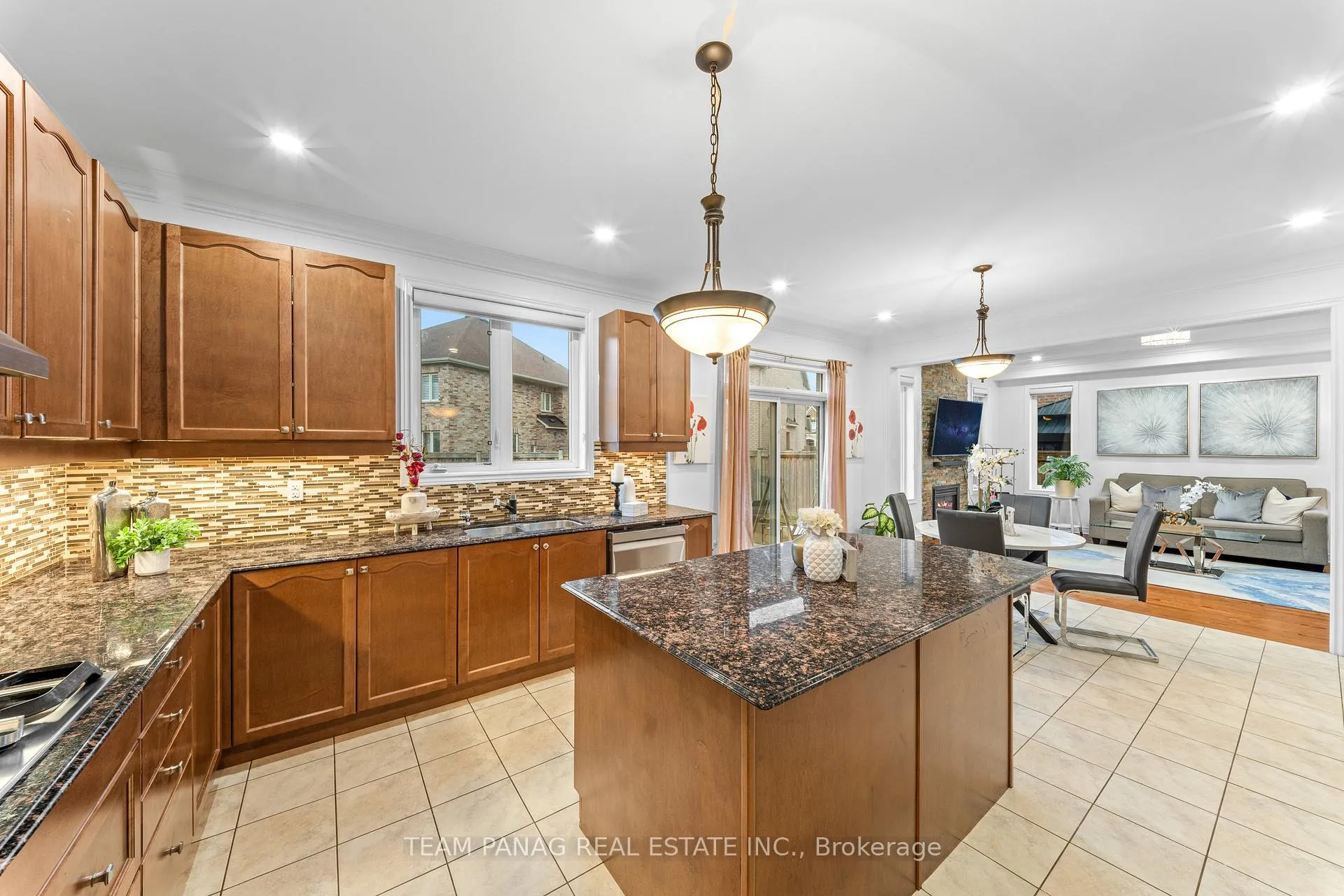 Photo 17 of 30 Overglen Court, Brampton, Credit Valley — HOMEH