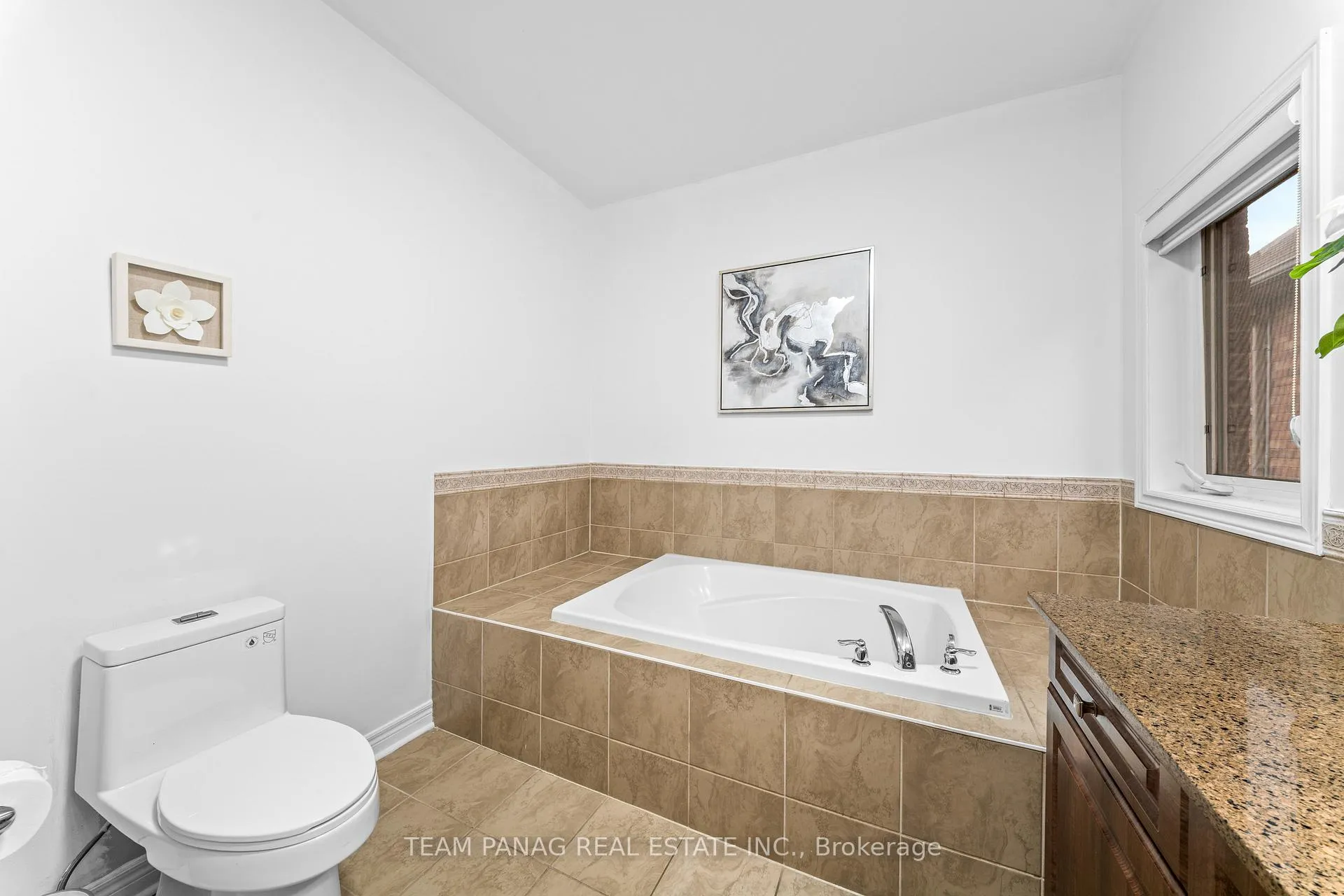 Photo 26 of 30 Overglen Court, Brampton, Credit Valley — HOMEH