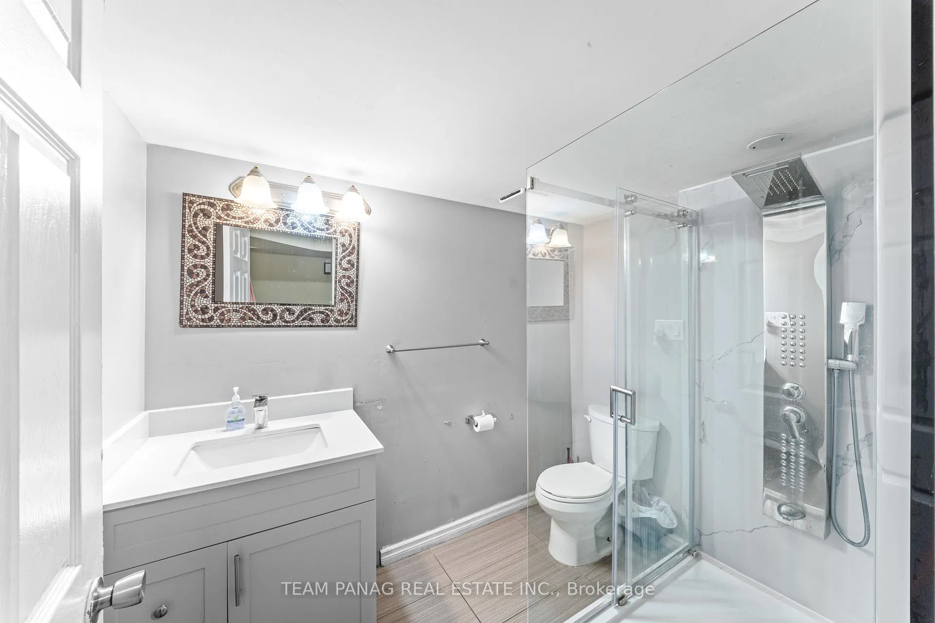 Photo 39 of 30 Overglen Court, Brampton, Credit Valley — HOMEH