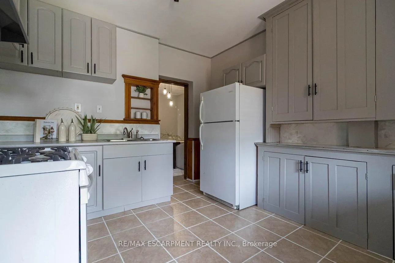 Photo 18 of 82 Burris Street, Hamilton, St. Clair — HOMEH
