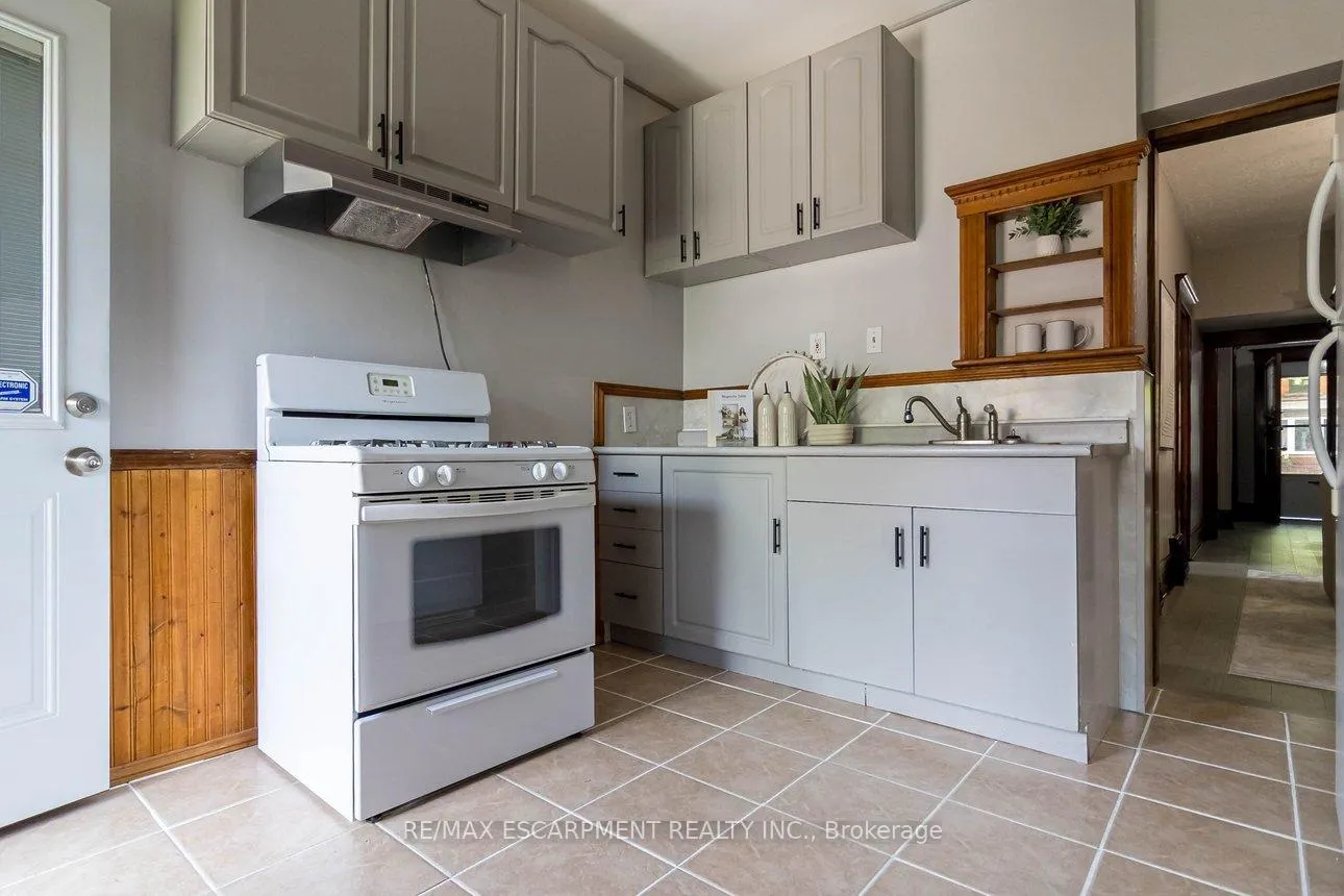 Photo 19 of 82 Burris Street, Hamilton, St. Clair — HOMEH