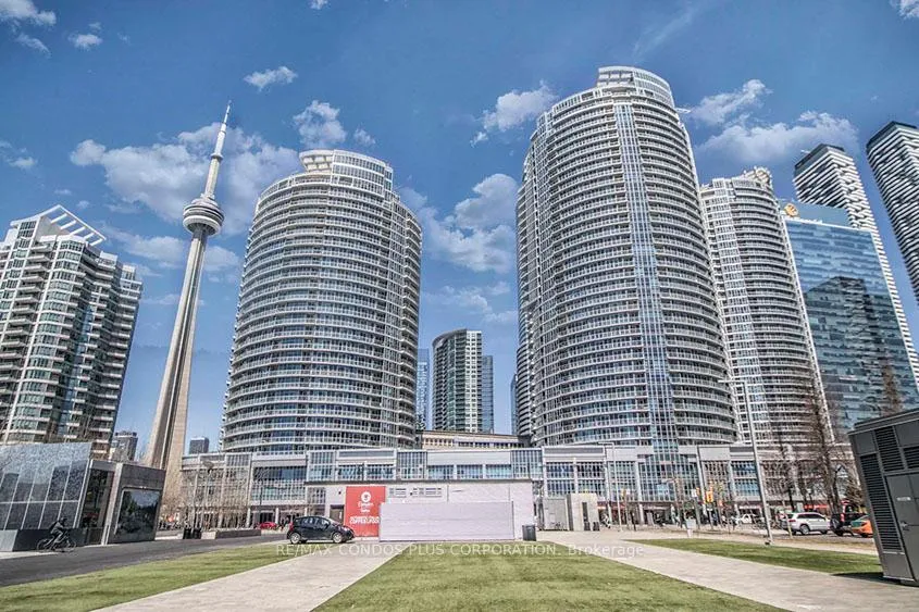 Front of Unit 1211, 218 Queens Quay W