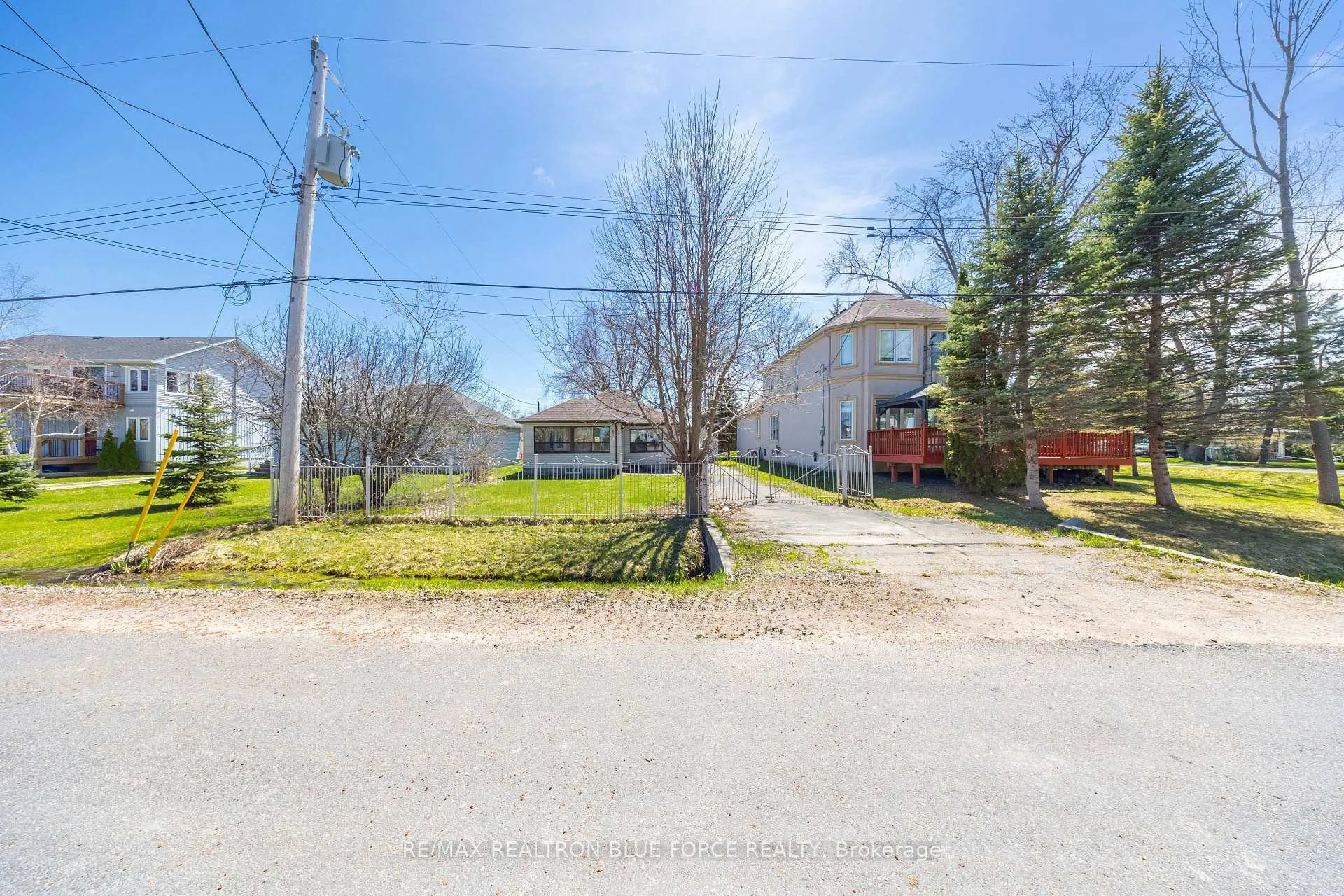 Photo 4 of 57 Lakeshore Road, Georgina, Virginia — HOMEH