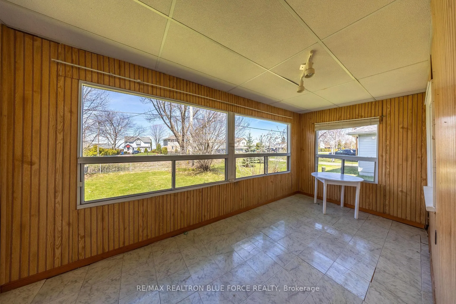 Photo 9 of 57 Lakeshore Road, Georgina, Virginia — HOMEH