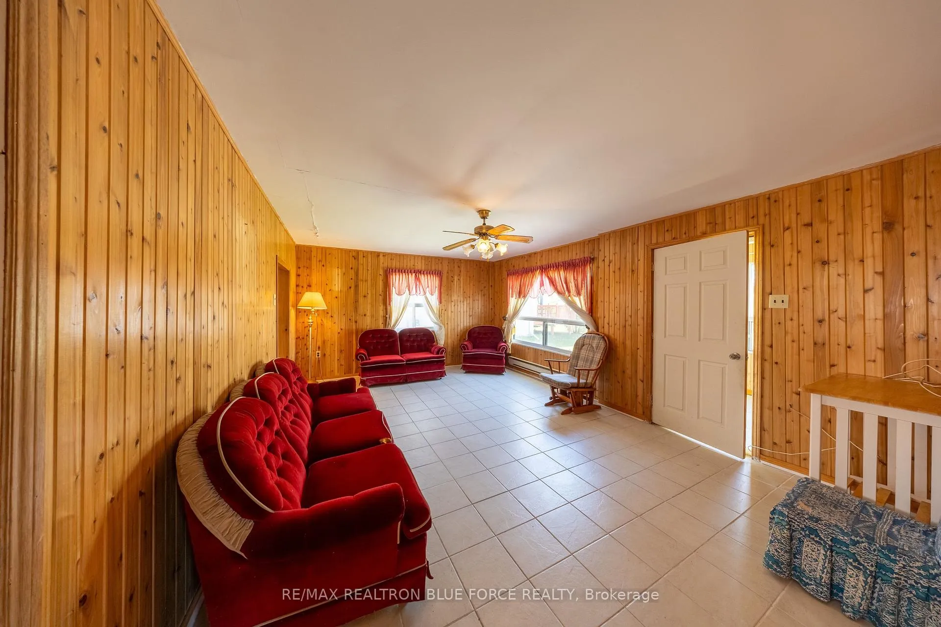 Photo 12 of 57 Lakeshore Road, Georgina, Virginia — HOMEH