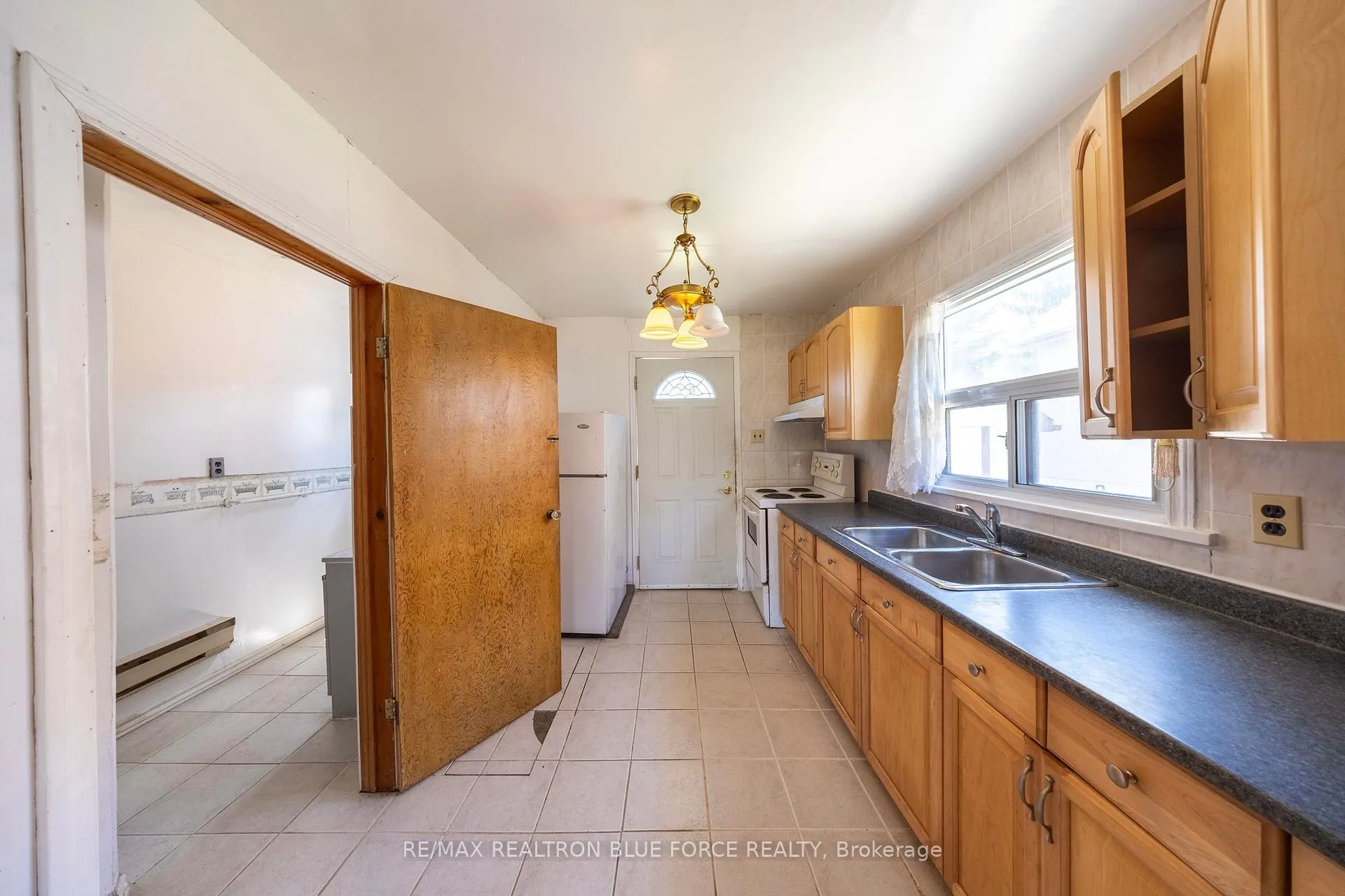 Photo 15 of 57 Lakeshore Road, Georgina, Virginia — HOMEH
