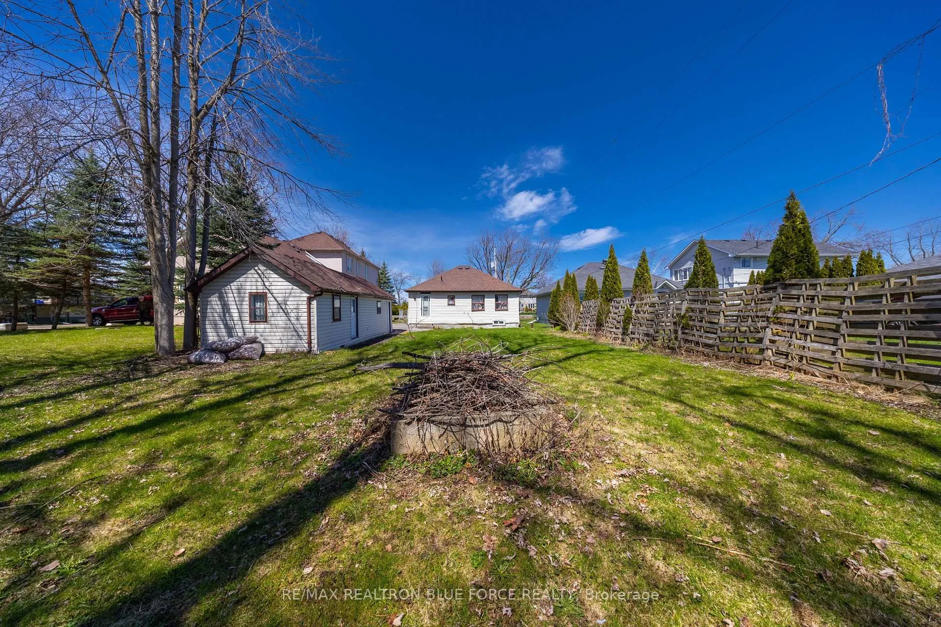 Photo 25 of 57 Lakeshore Road, Georgina, Virginia — HOMEH