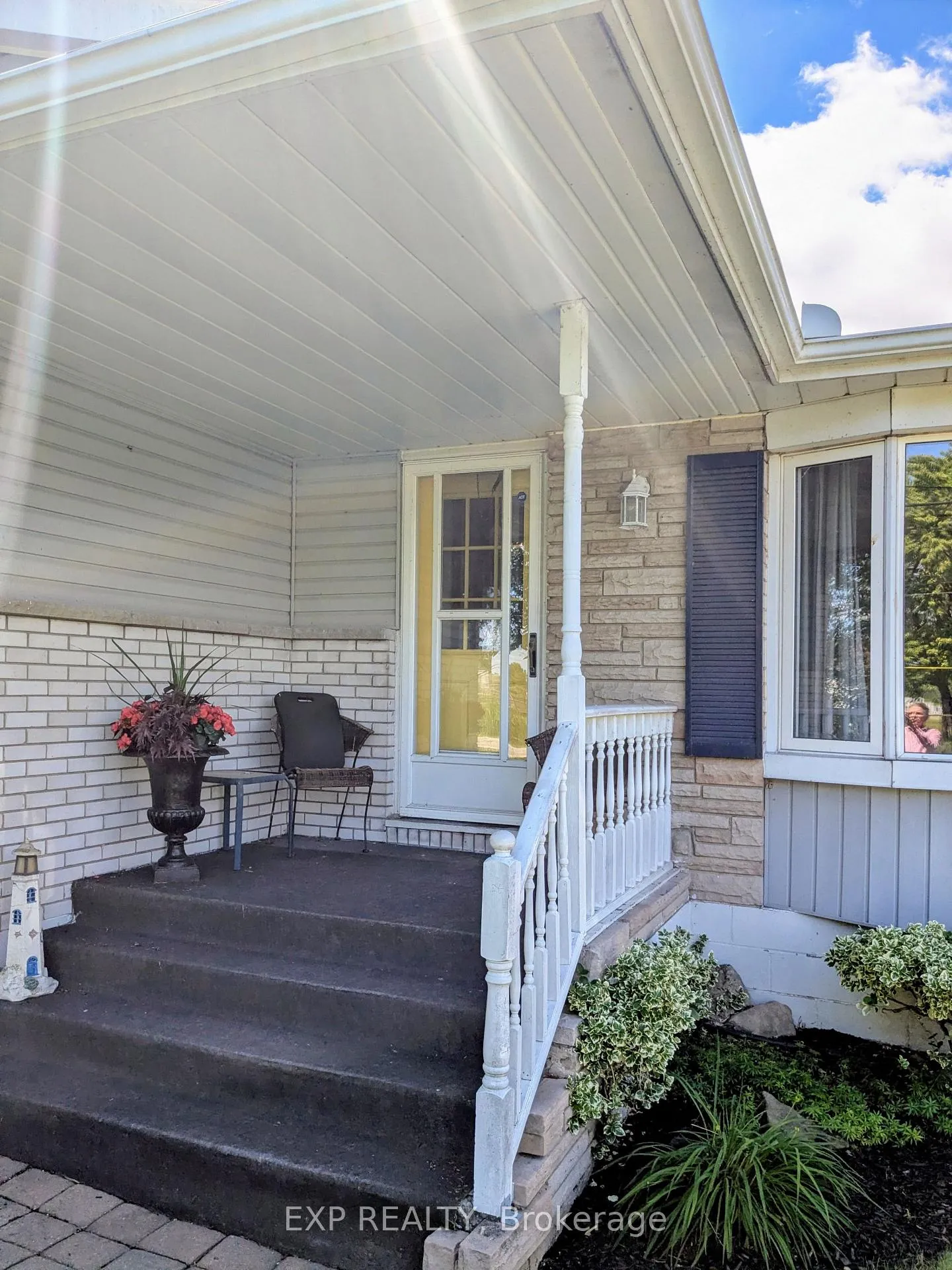 Photo 3 of 673 Winston Road, Grimsby, Grimsby Beach — HOMEH