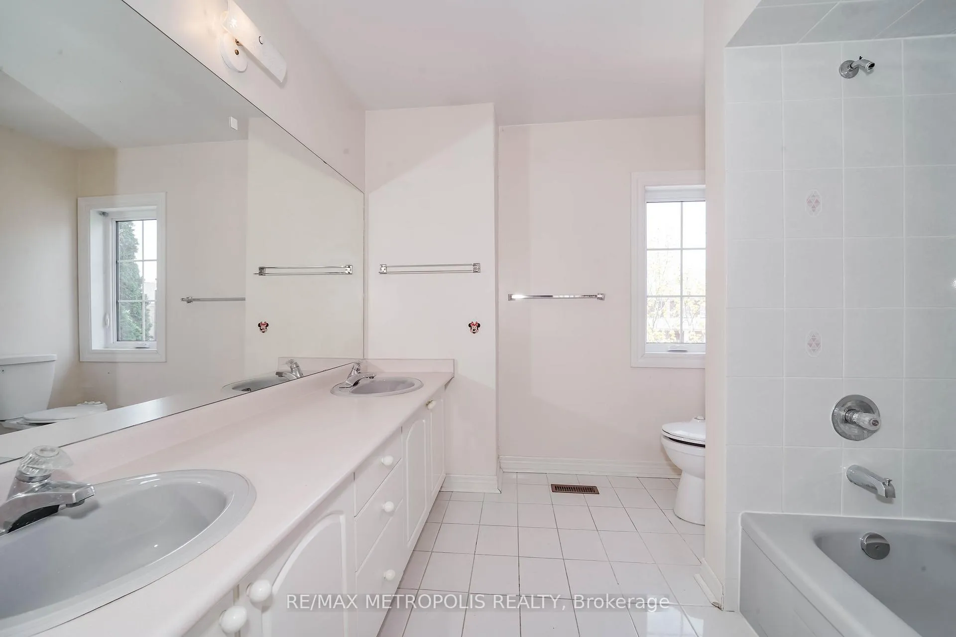 Photo 27 of 2 Schooner Court, Markham, Cachet — HOMEH