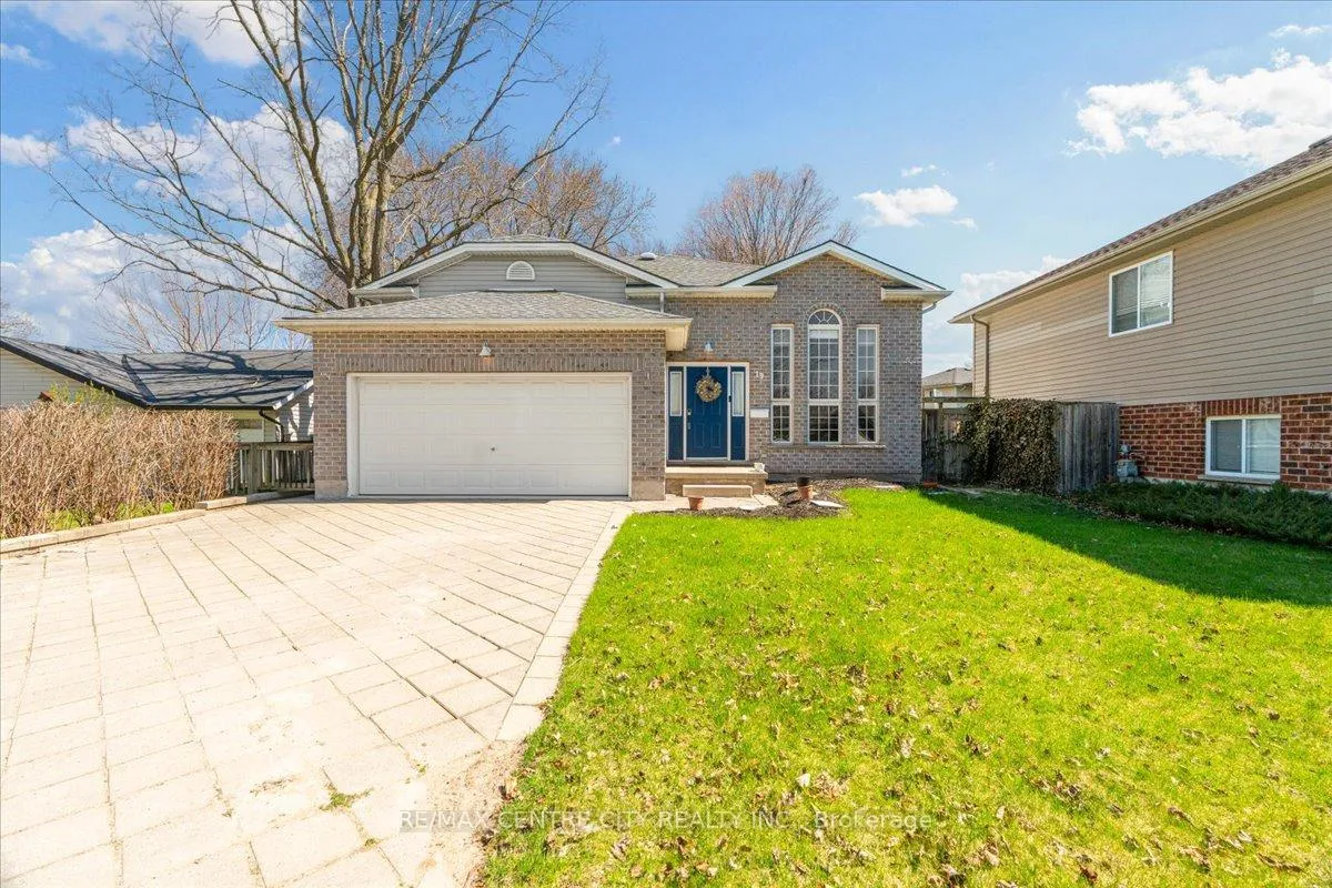 Photo 4 of 19 Dell Drive, Strathroy-Caradoc, SW — HOMEH
