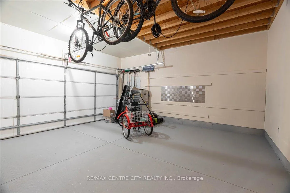 Photo 5 of 19 Dell Drive, Strathroy-Caradoc, SW — HOMEH