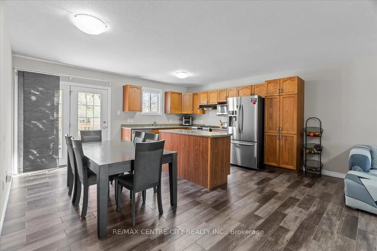 Photo 8 of 19 Dell Drive, Strathroy-Caradoc, SW — HOMEH