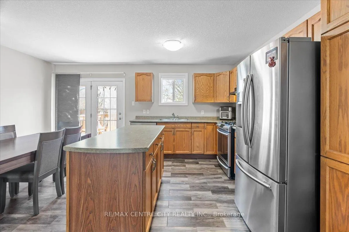 Photo 10 of 19 Dell Drive, Strathroy-Caradoc, SW — HOMEH