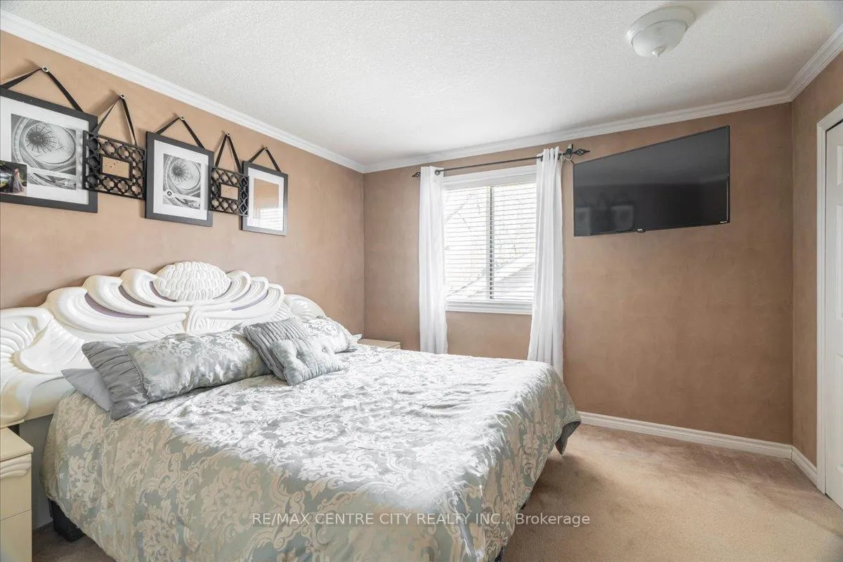 Photo 11 of 19 Dell Drive, Strathroy-Caradoc, SW — HOMEH