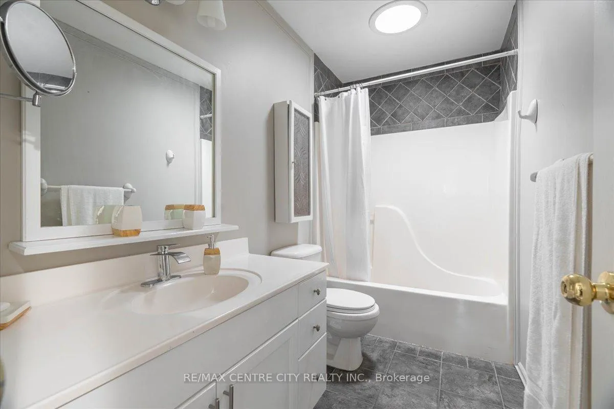 Photo 12 of 19 Dell Drive, Strathroy-Caradoc, SW — HOMEH
