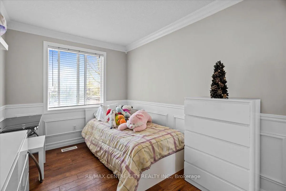 Photo 13 of 19 Dell Drive, Strathroy-Caradoc, SW — HOMEH