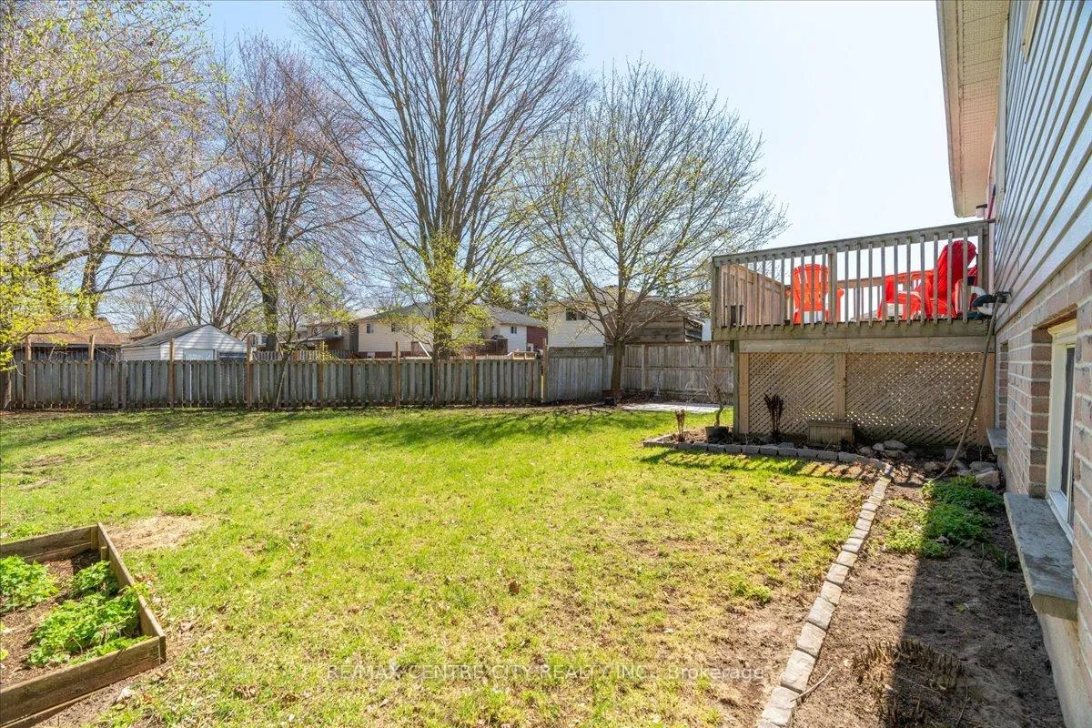 Photo 26 of 19 Dell Drive, Strathroy-Caradoc, SW — HOMEH