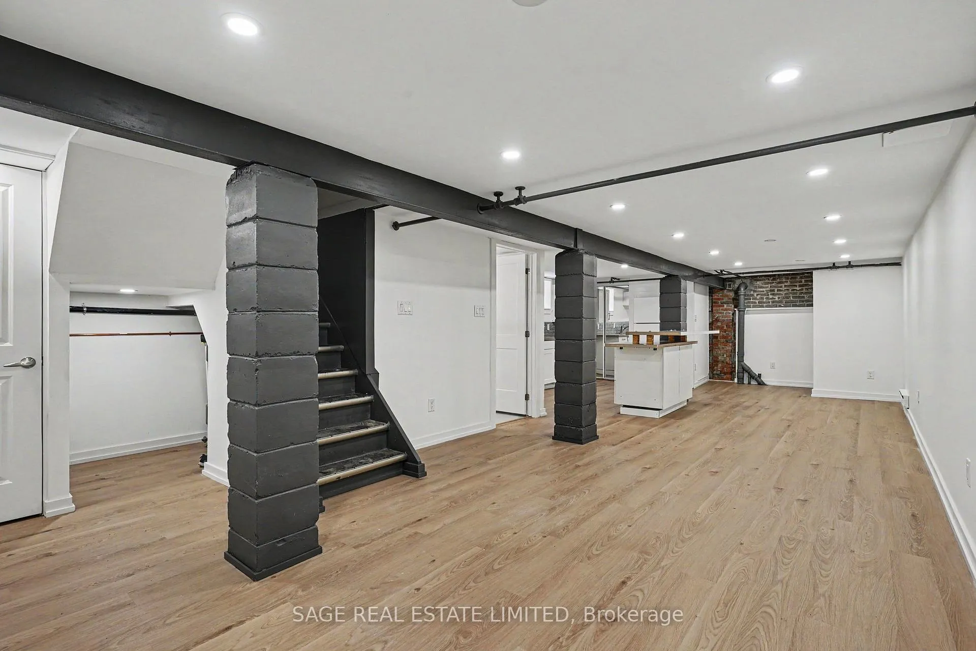 Photo 5 of Unit 5, 10 Fir Avenue, Toronto, The Beaches — HOMEH