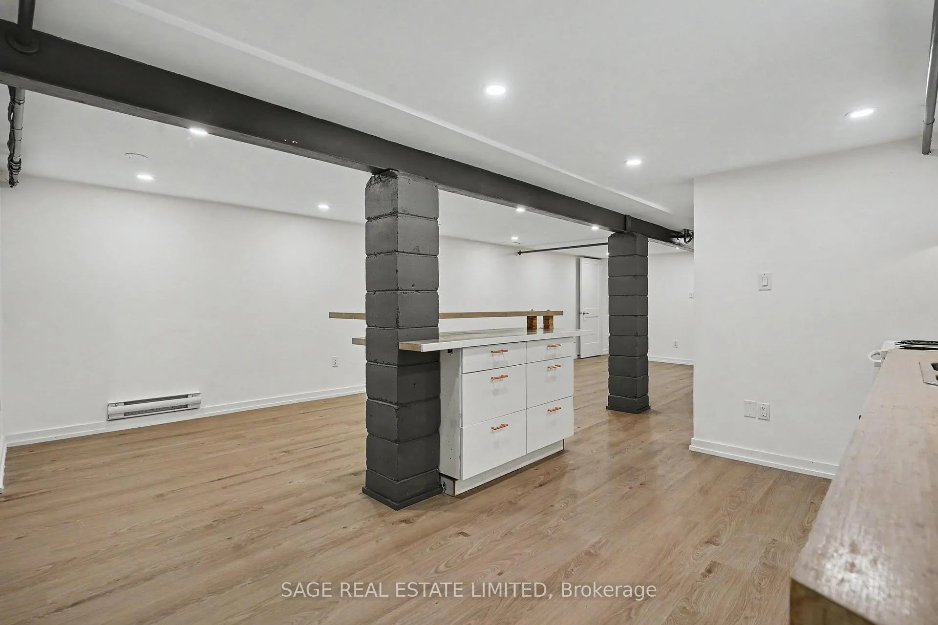 Photo 7 of Unit 5, 10 Fir Avenue, Toronto, The Beaches — HOMEH
